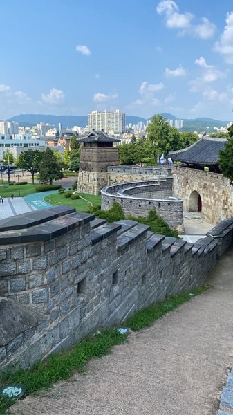 suwon-hwaseong-fortress-01